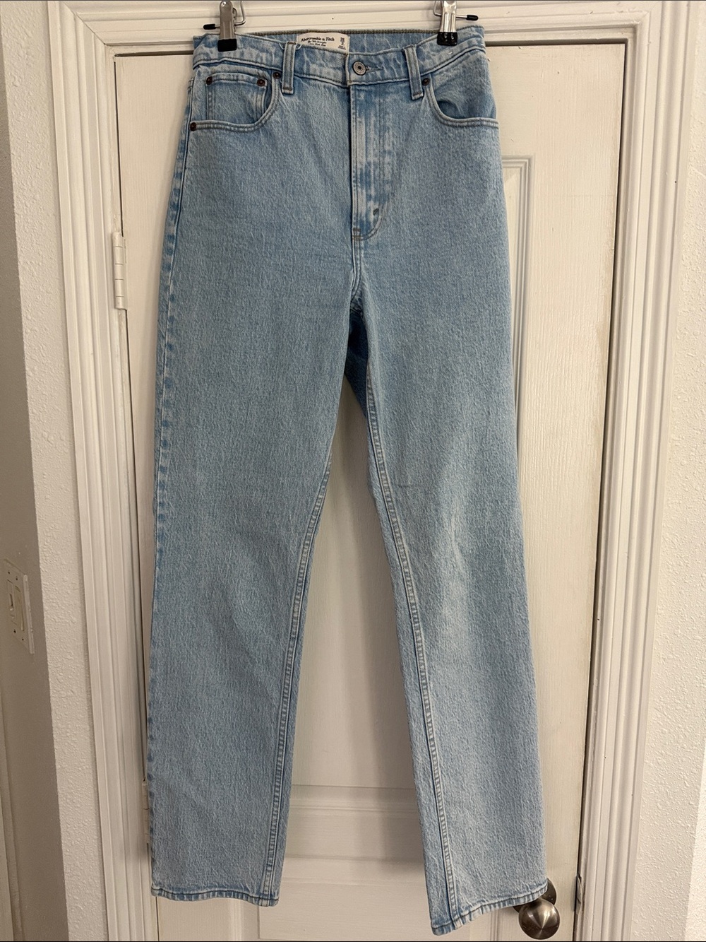 Abercrombie & Fitch Light Blue Straight-Leg Jeans size 26 long